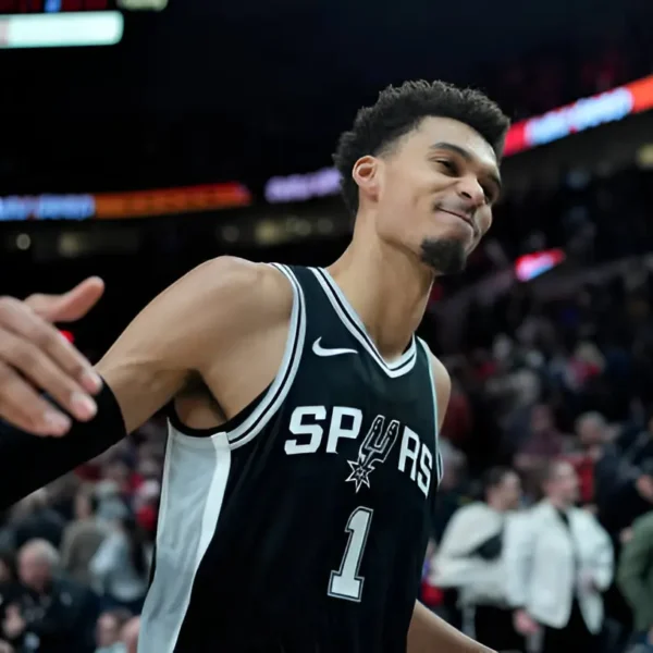 Victor Wembanyama’s Clutch Throw Gives Spurs a Victory Past Blazers in Thrilling Comeback