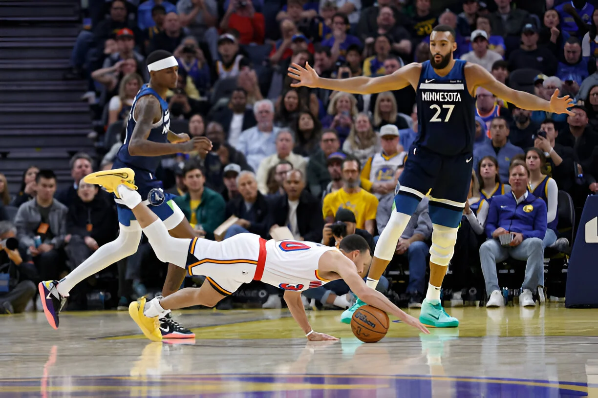 Stephen Curry’s Heroics Propel Warriors Past Timberwolves in Intense Showdown