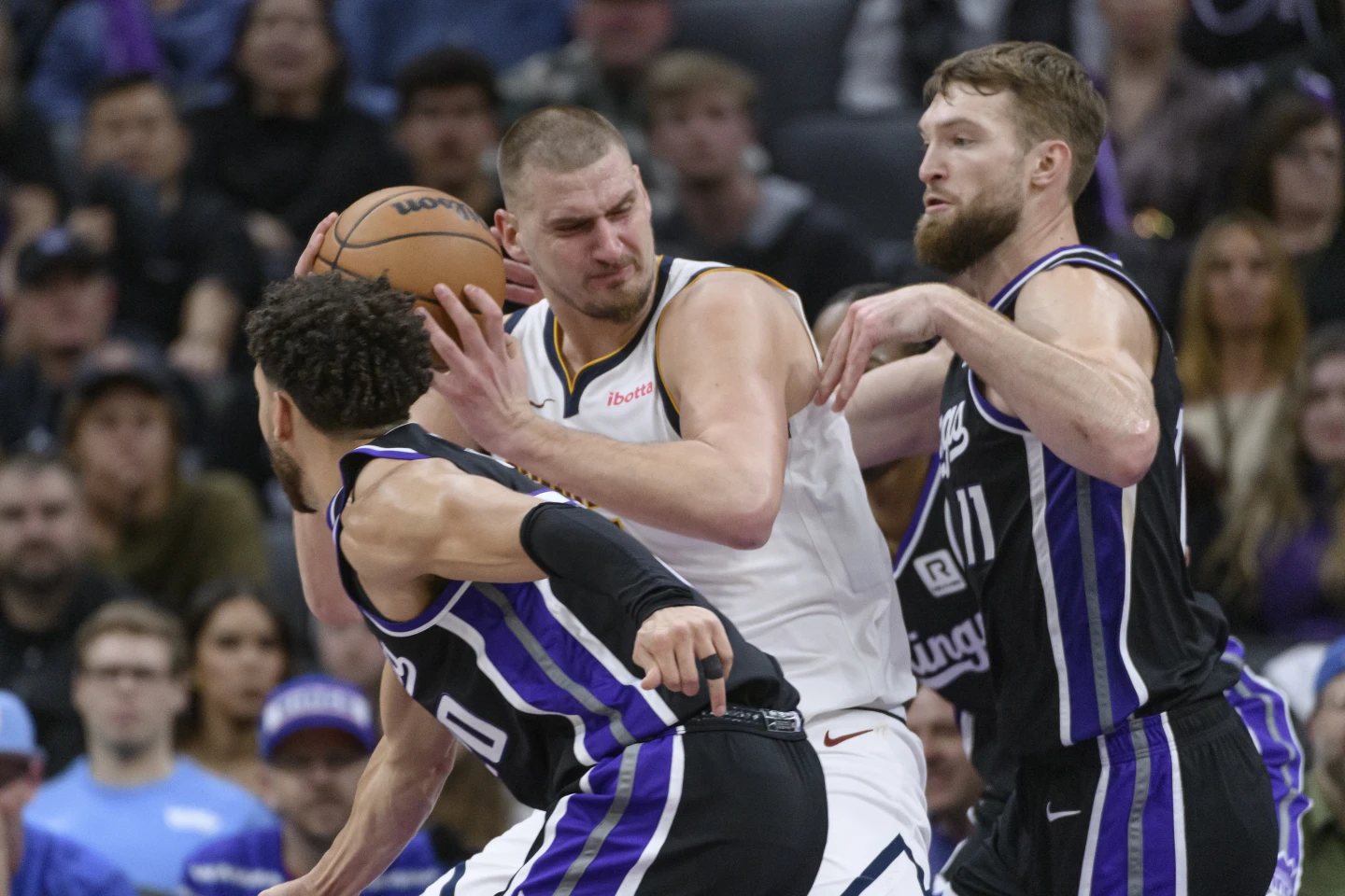 Jamal Murray’s Clutch Jumper, Jokic’s Triple-Double Lift Nuggets Past Kings 130-129 in Thrilling Comeback