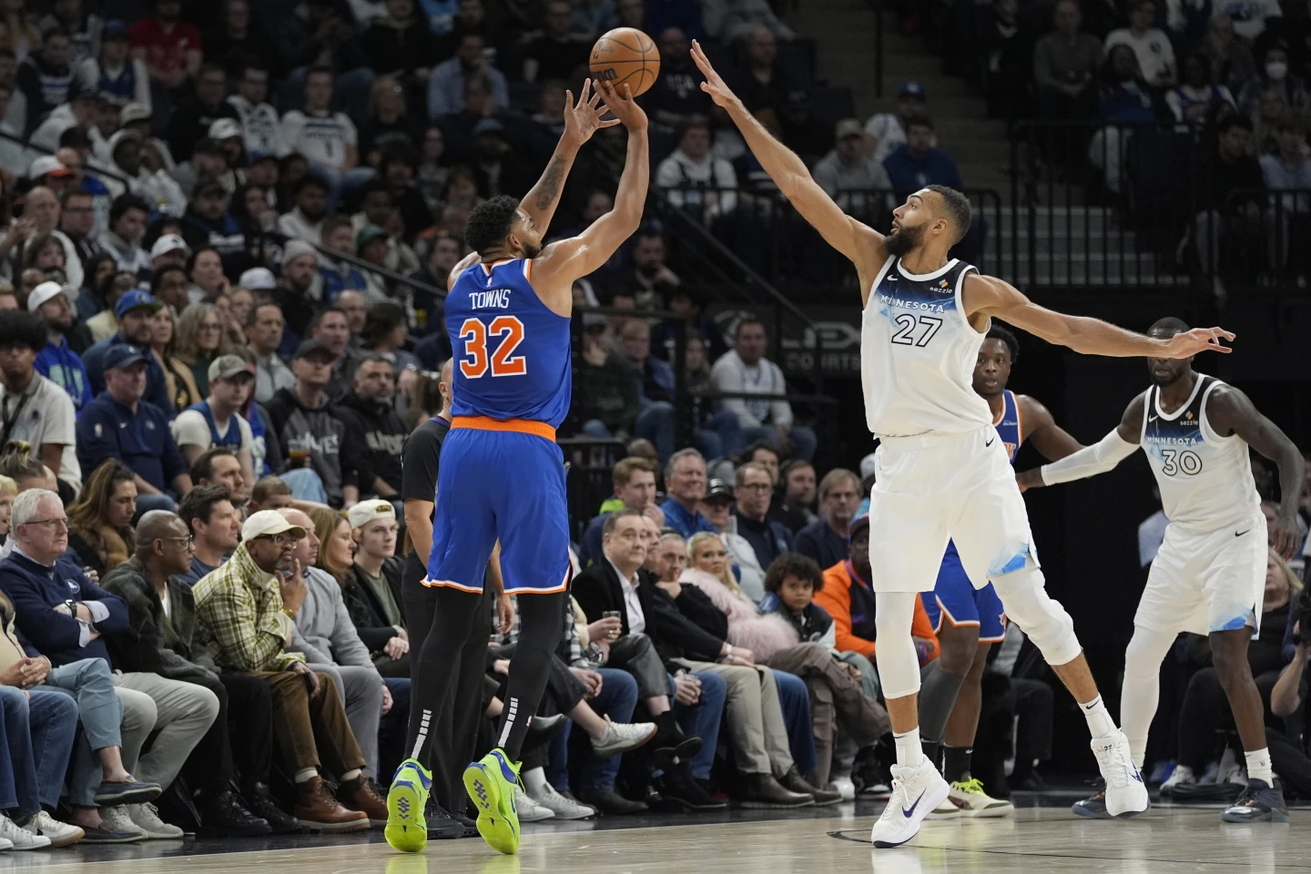 Karl-Anthony Towns Shines in Emotional Return as Knicks Dominate Timberwolves
