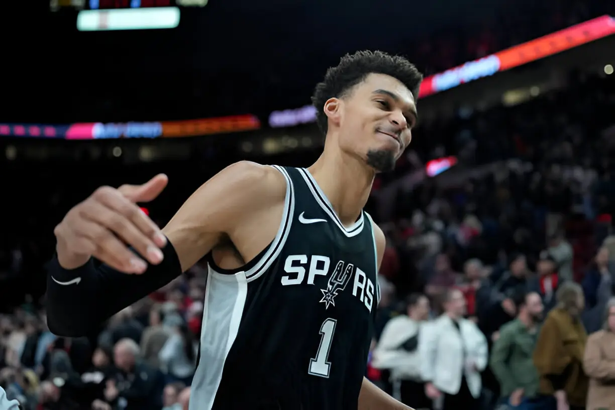 Victor Wembanyama’s Clutch Throw Gives Spurs a Victory Past Blazers in Thrilling Comeback