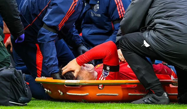 Major Setback for Manchester United as Lisandro Martinez Faces Season-Ending Injury