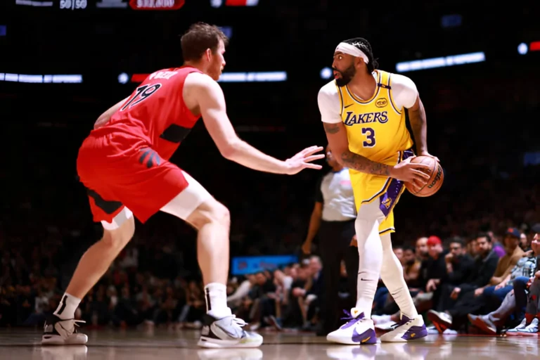 Super fourth period and a dramatic win for Lakers over Raptors.