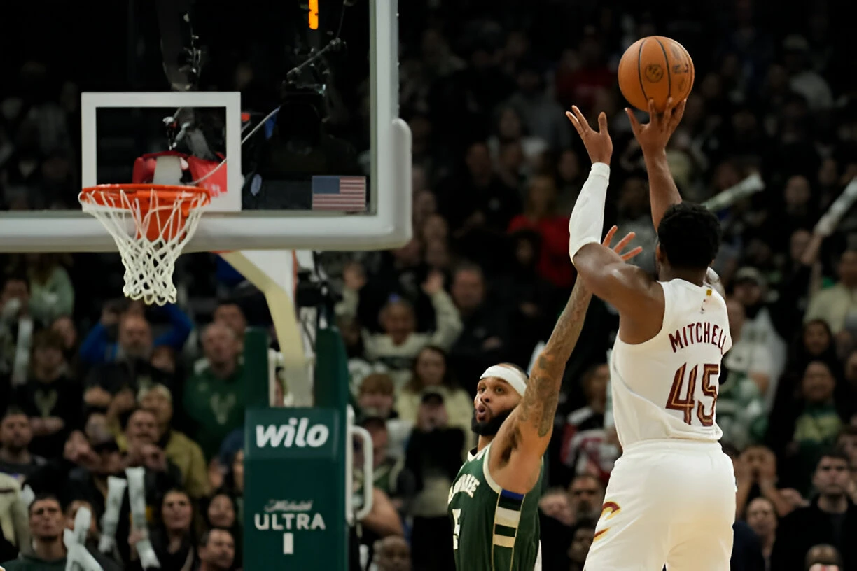 Mitchell gives a dramatic win to Cleveland right at the death.