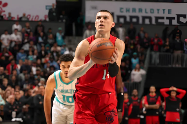 Tyler Herro Shines as Miami Edges Charlotte 98-94 in Thriller