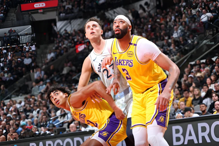 Davis, James, and Knecht Lead Lakers Past Spurs to Snap Three-Game Skid