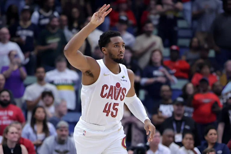 9-0 record and a remarkable win for Cavaliers against Pelicans.