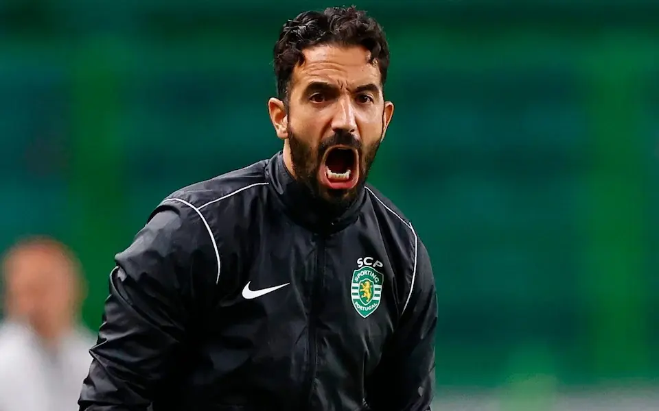 Jamie Carragher thinks that for Amorim the biggest challenge comes in 18 months.