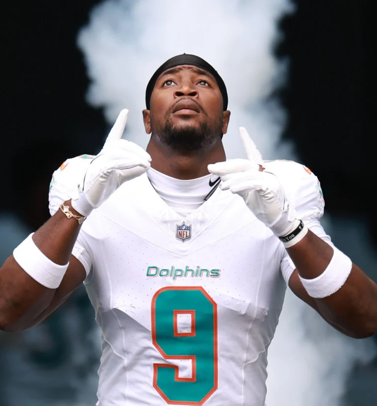 Jonnu Smith Sends Strong Message to Tua Tagovailoa and Calais Campbell Amid Dolphins’ Surge