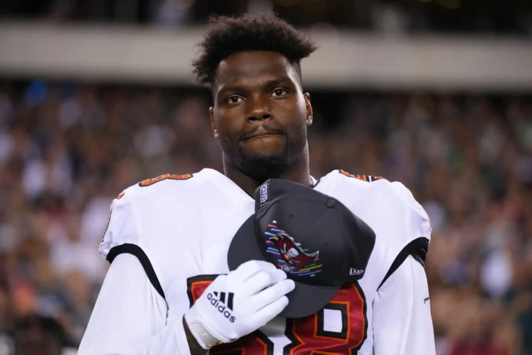 Shaquil Barrett to Remain on Dolphins’ Reserve/Retired List for Remainder of Season