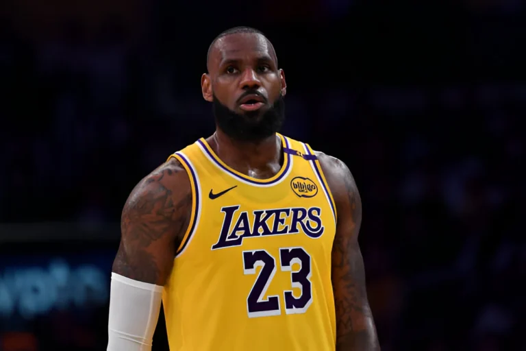 LeBron James’ Triple-Double Leads Lakers Past Grizzlies in Thrilling 128-123 Win