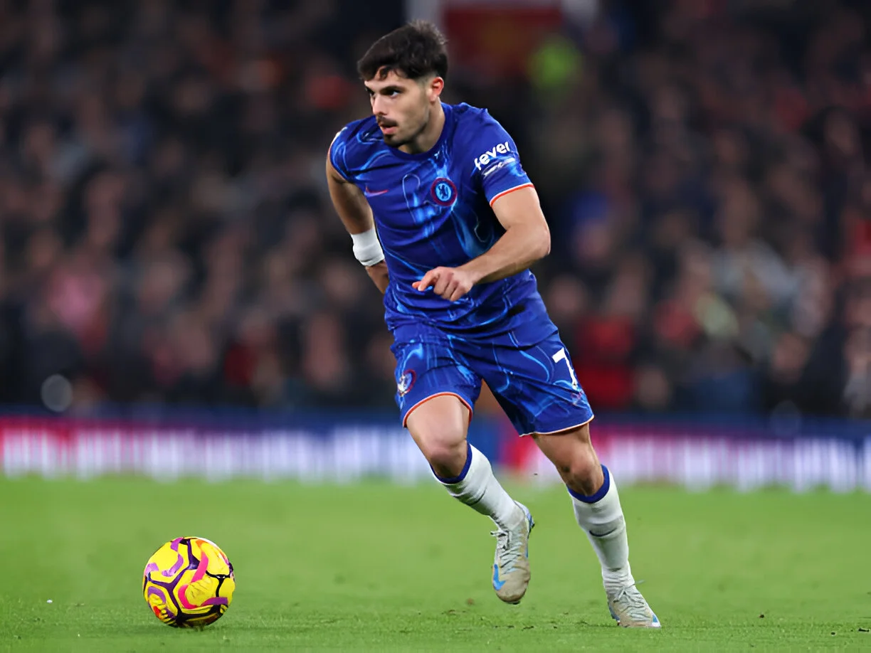Pedro Neto, furious with Robert Sanchez, Chelsea team analysis after the draw in Old Trafford.