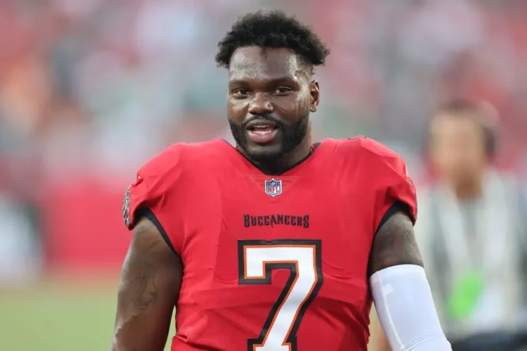 Shaquil Barrett Set to Unretire and Bolster Dolphins’ Playoff Push