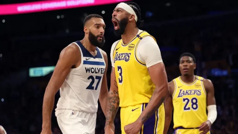Anthony Davis downplays MVP buzz while dominating for surging Lakers