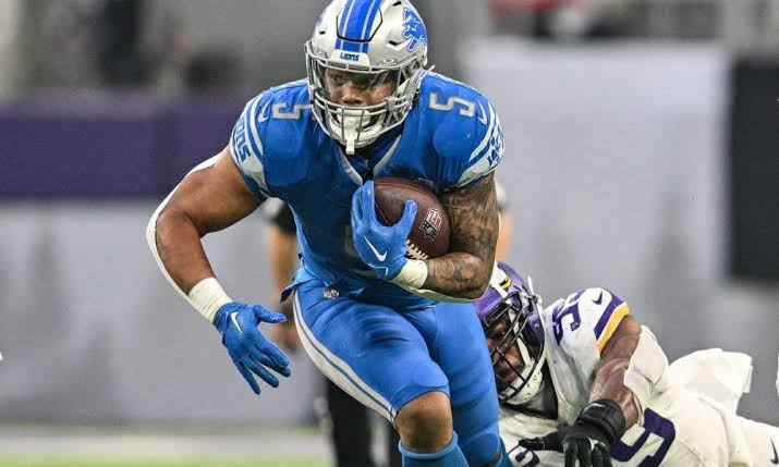 Lions’ David Montgomery, Amon-Ra St. Brown Suit Up for Thanksgiving Clash with Bears