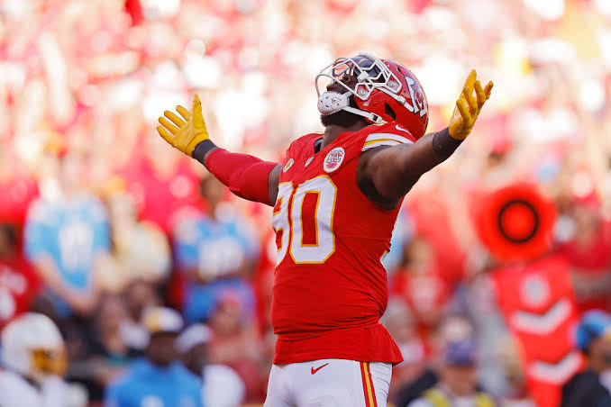 Charles Omenihu Set to Return for Chiefs’ Black Friday Clash vs. Raiders