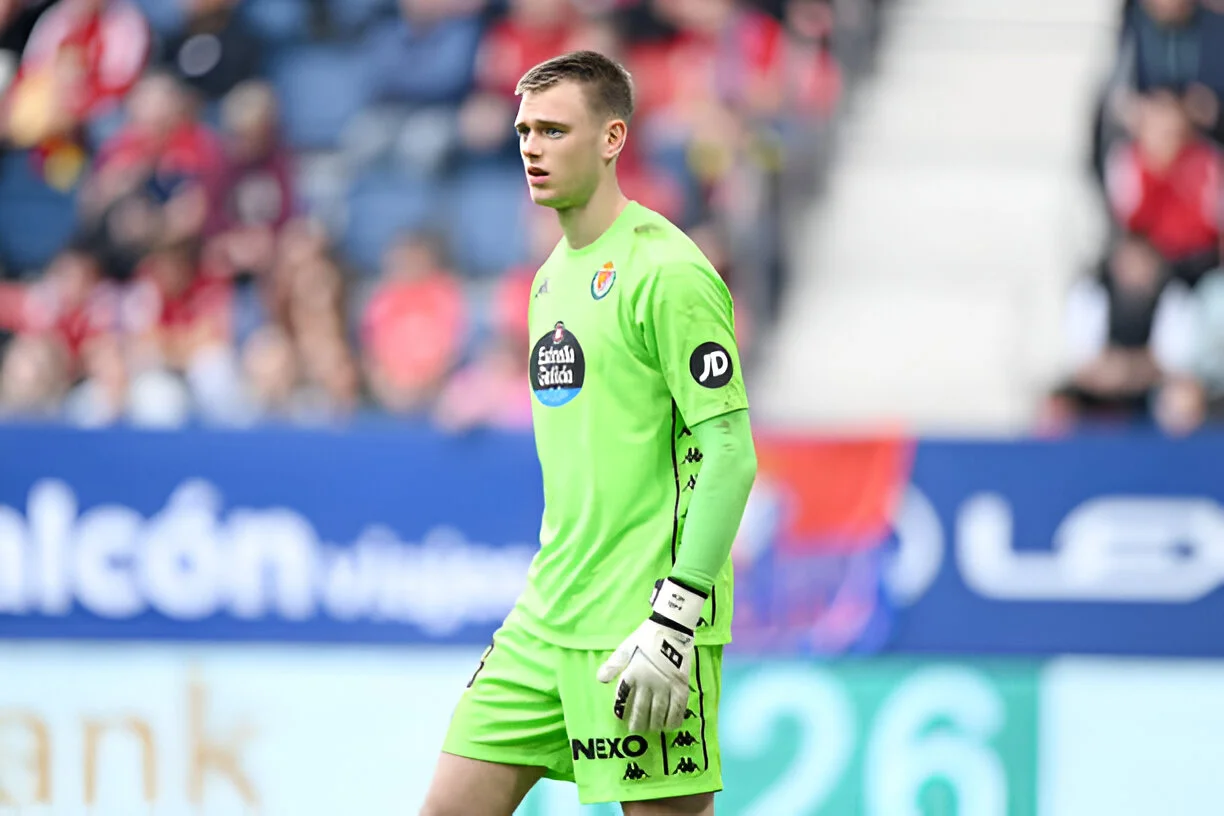 Tottenham will make a surprise move for Arsenal’s young keeper.