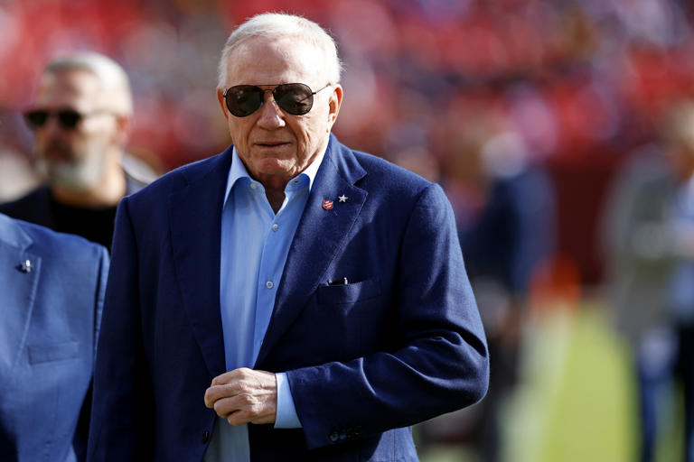 Jerry Jones Expresses Optimism About Cowboys’ Playoff Chances Amid Challenging 2024 Season