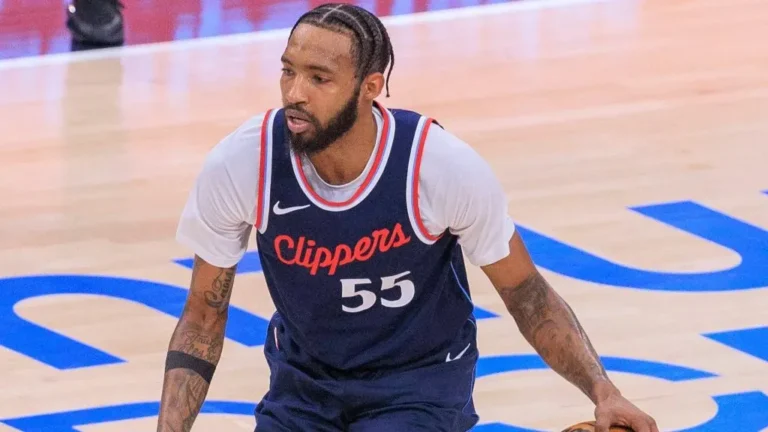 Derrick Jones Jr. Discusses Facing Mavericks, Reflects on Growth with Clippers Derrick Jones Jr. Discusses Facing Mavericks, Reflects on Growth with Clippers