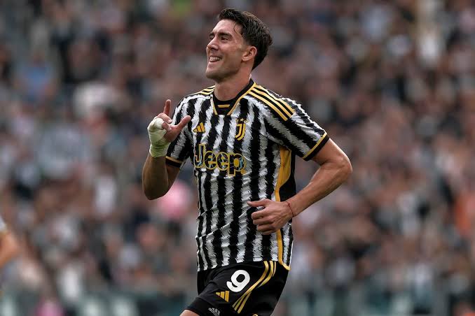 Man United Poised to Outbid Arsenal for Dusan Vlahovic in January Transfer Battle