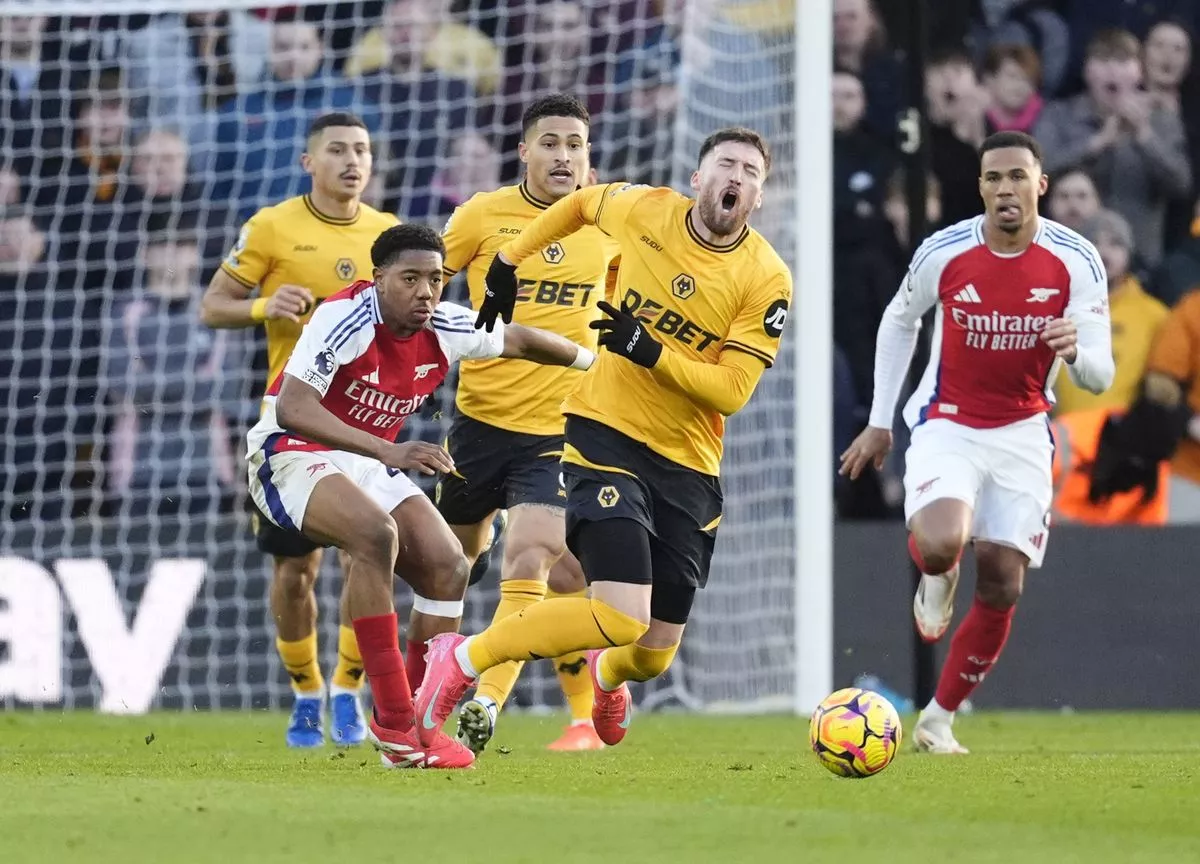 Michael Oliver’s Decision on Myles Lewis-Skelly Red Card: A Closer Look at the Controversy