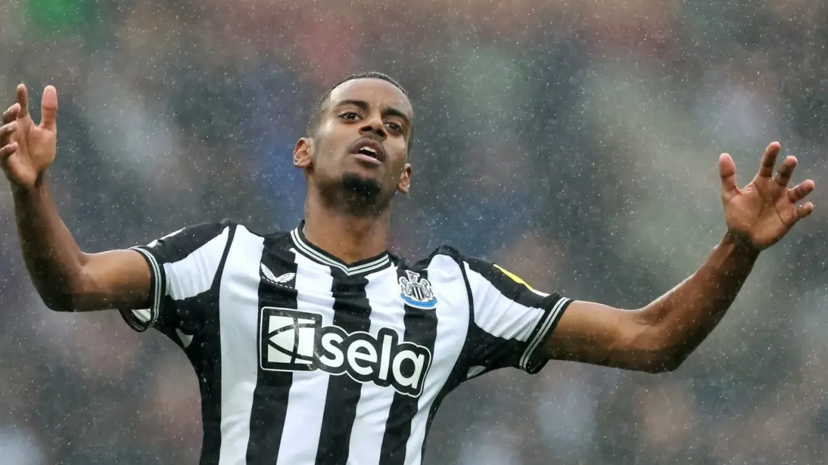 Alexander Isak Transfer Battle: Arsenal and Barcelona Set to Lock Horns Over Newcastle Star