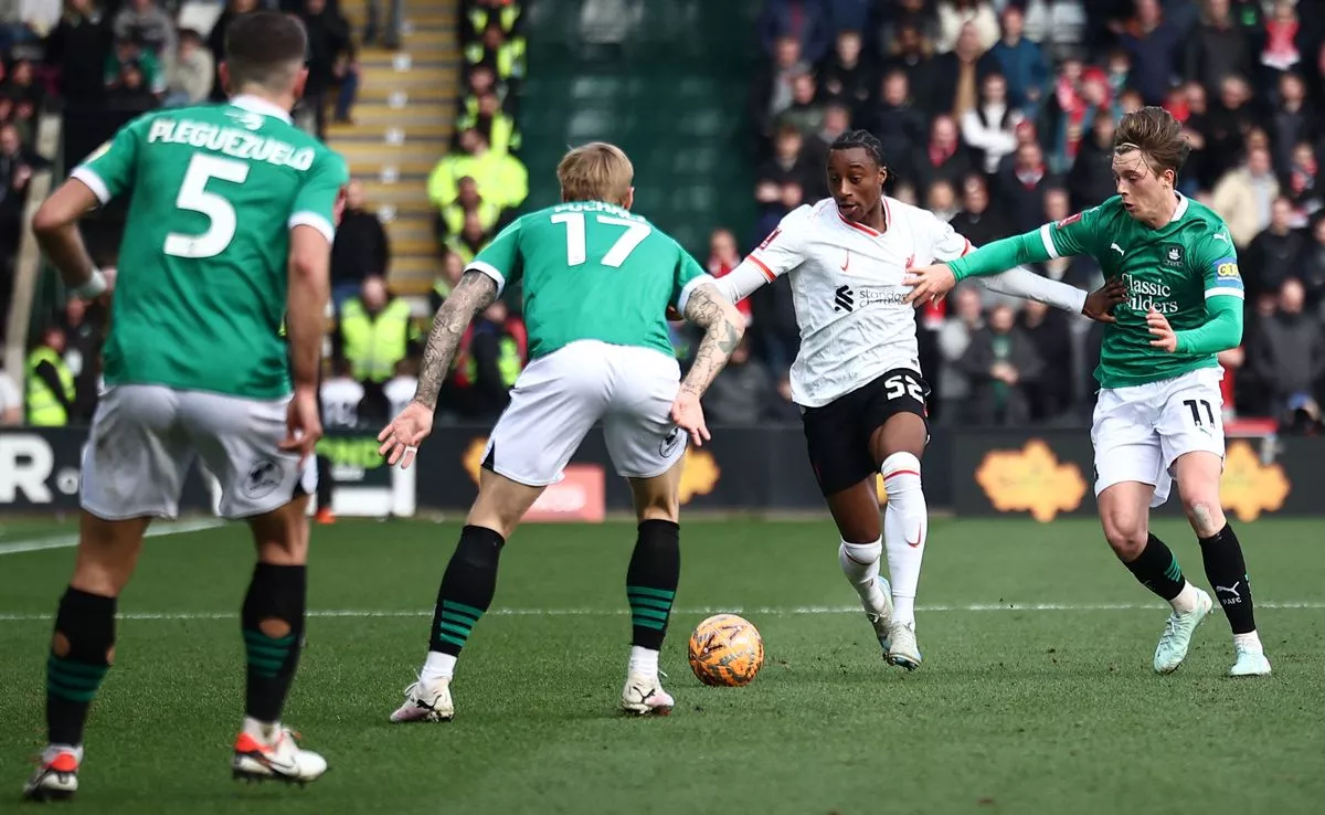 Slot’s Ruthless Substitution Shocks Liverpool in FA Cup Defeat