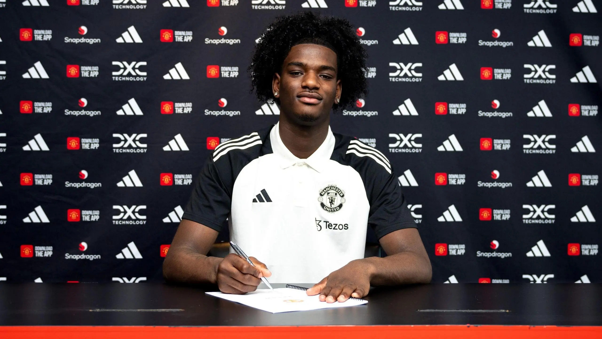 Man United Secure Signing of Arsenal’s Ayden Heaven in Major Blow to Gunners