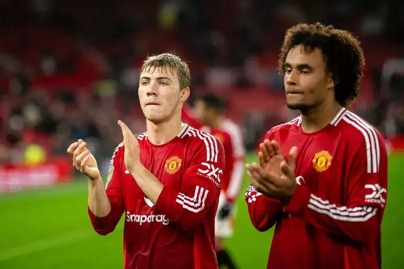 Manchester United Facing Attacking Exodus as Hojlund and Zirkzee Weigh Their Futures