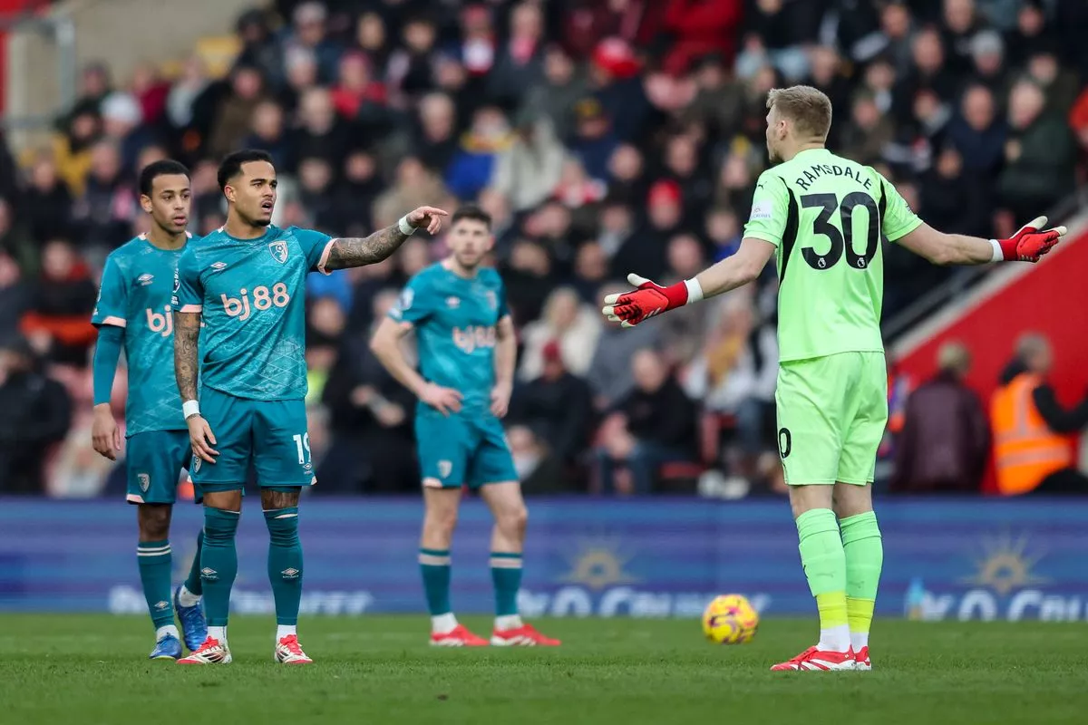 Deeney in Disbelief as Kluivert’s Shirt Gesture Sparks Confusion at Southampton