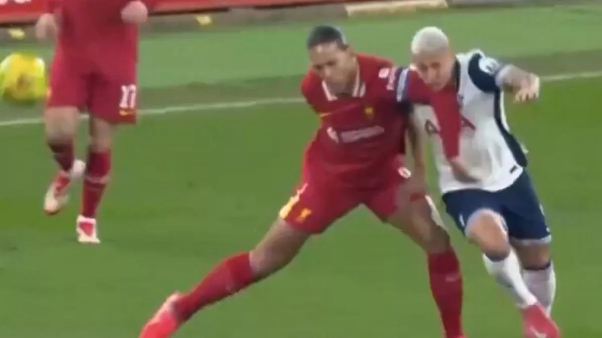 Van Dijk’s Controversial Escape: Elbow Incident and Brutal Troll in Carabao Cup Clash
