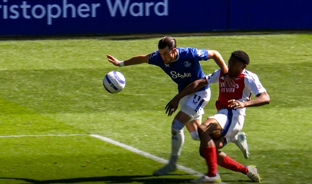 Controversy Erupts Over Costly Penalty Decision at Goodison Park