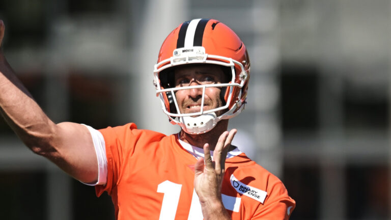 Former Super Bowl Champion Criticizes Cleveland Browns’ Decision at Quarterback