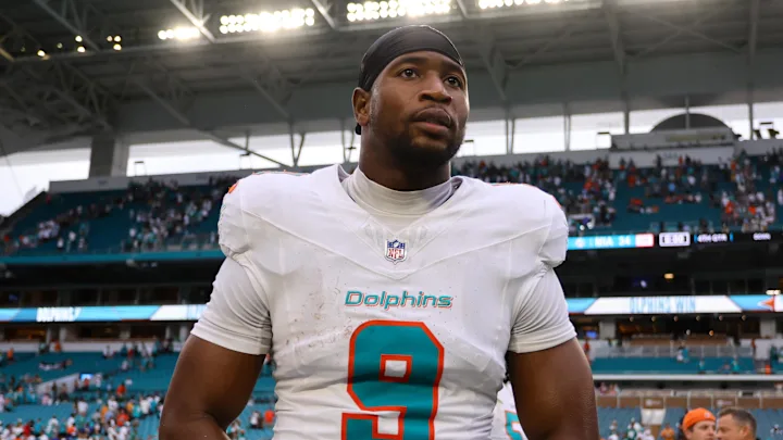 Dolphins’ Trade of Jonnu Smith Leaves Fans and Analysts Scratching Their Heads
