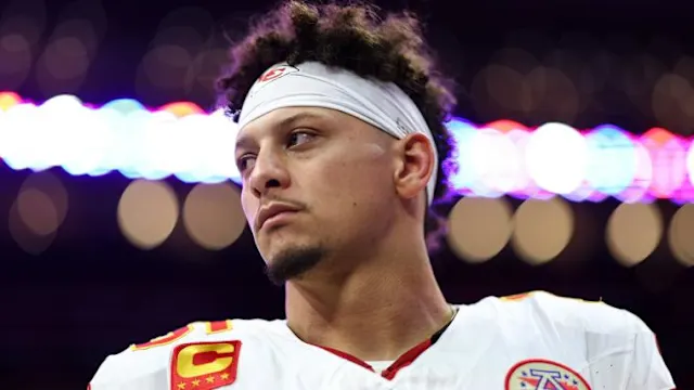 Chiefs Bet on Healthy Mahomes as Wrist Scare Fades Before Sunday Night Showdown
