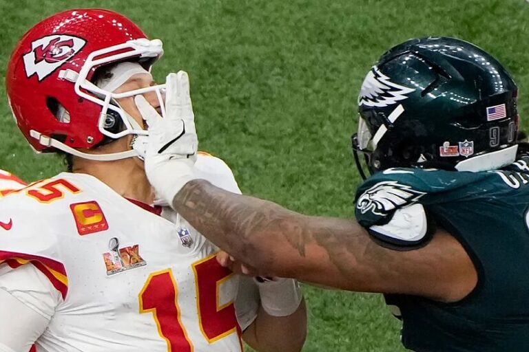 Eagles Face Chiefs Without Star Tight End Dallas Goedert