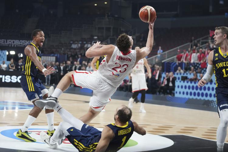 Alperen Sengun Leads Turkey to Narrow Victory Over Sweden in Round of 16 Clash