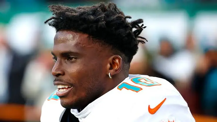 Dolphins Face Dilemma with Tyreek Hill as Season Unfolds