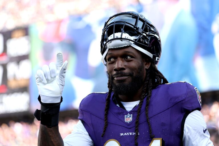 Cowboys Reinforce Defense by Signing Jadeveon Clowney