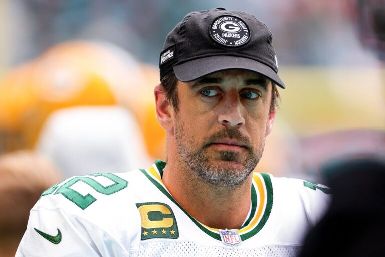 Aaron Rodgers Shines in Stellar Steelers Debut, Reviving Hope for Pittsburgh Fans