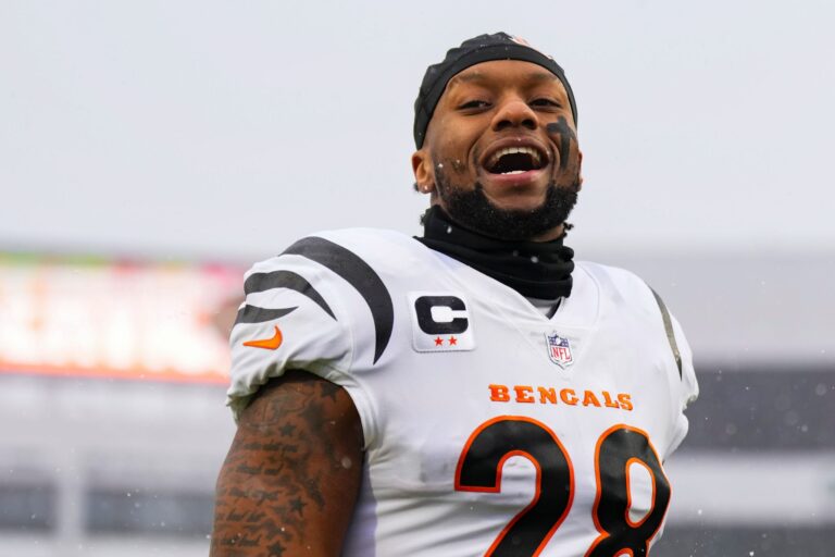 Texans Hold Breath as Mid-October Window Could Decide Joe Mixon’s Season