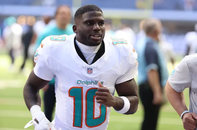 Dolphins Face Tough Choice Over Tyreek Hill After Devastating Knee Injury