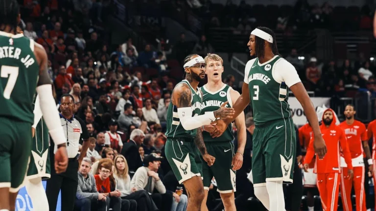 Highlights: Bucks 127 – Bulls 121 10.12.25