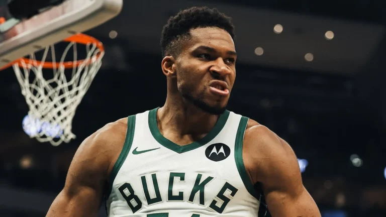 Highlights: Giannis Antetokounmpo Scores 16 Points vs. Thunder 10.14.25