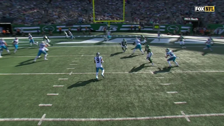 Bryce Young finds Xavier Legette for the touchdown
