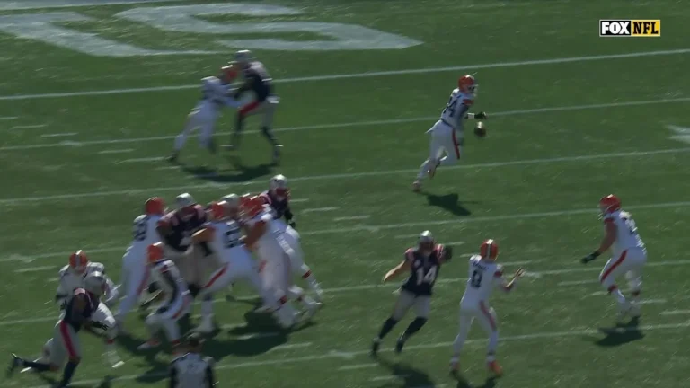 Rookie to Rookie touchdown! Dillon Gabriel finds Harold Fannin in the endzone