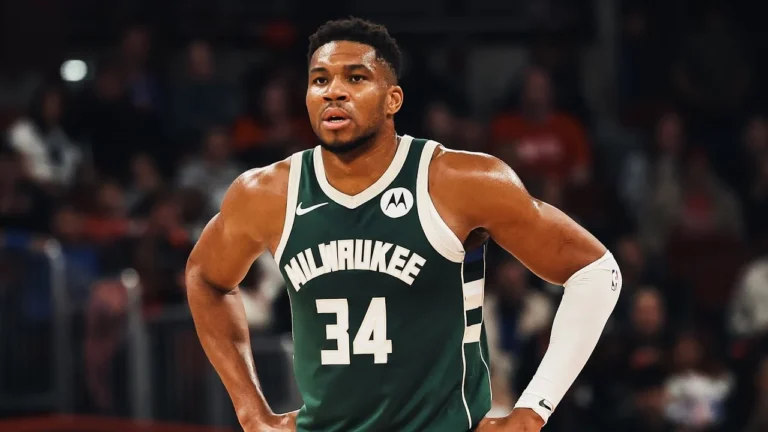 Highlights: Giannis Antetokounmpo Scores 13 Points vs. Bulls 10.12.25