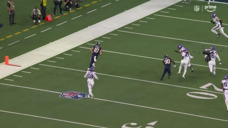Herbert racks up yardage on QB scrambles to set up TD
