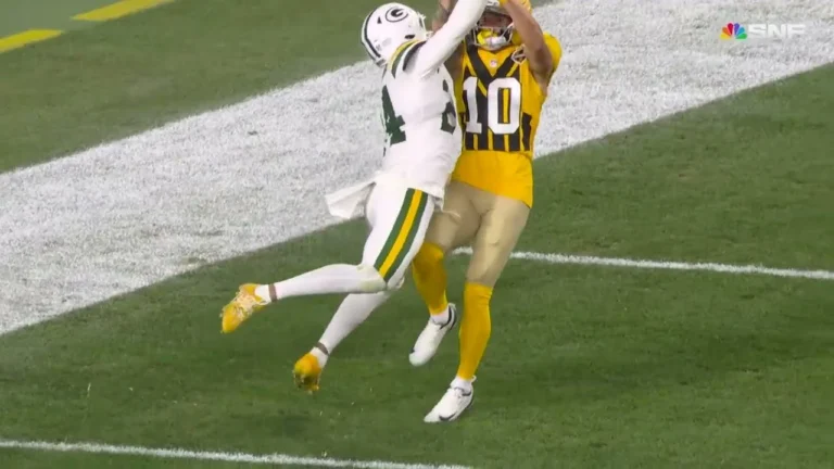 Rodgers dots up Roman Wilson for fourth-quarter TD