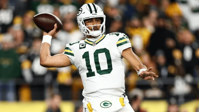 Jordan Love’s best throws from 360-yard, 3-TD game vs. Steelers Week 8